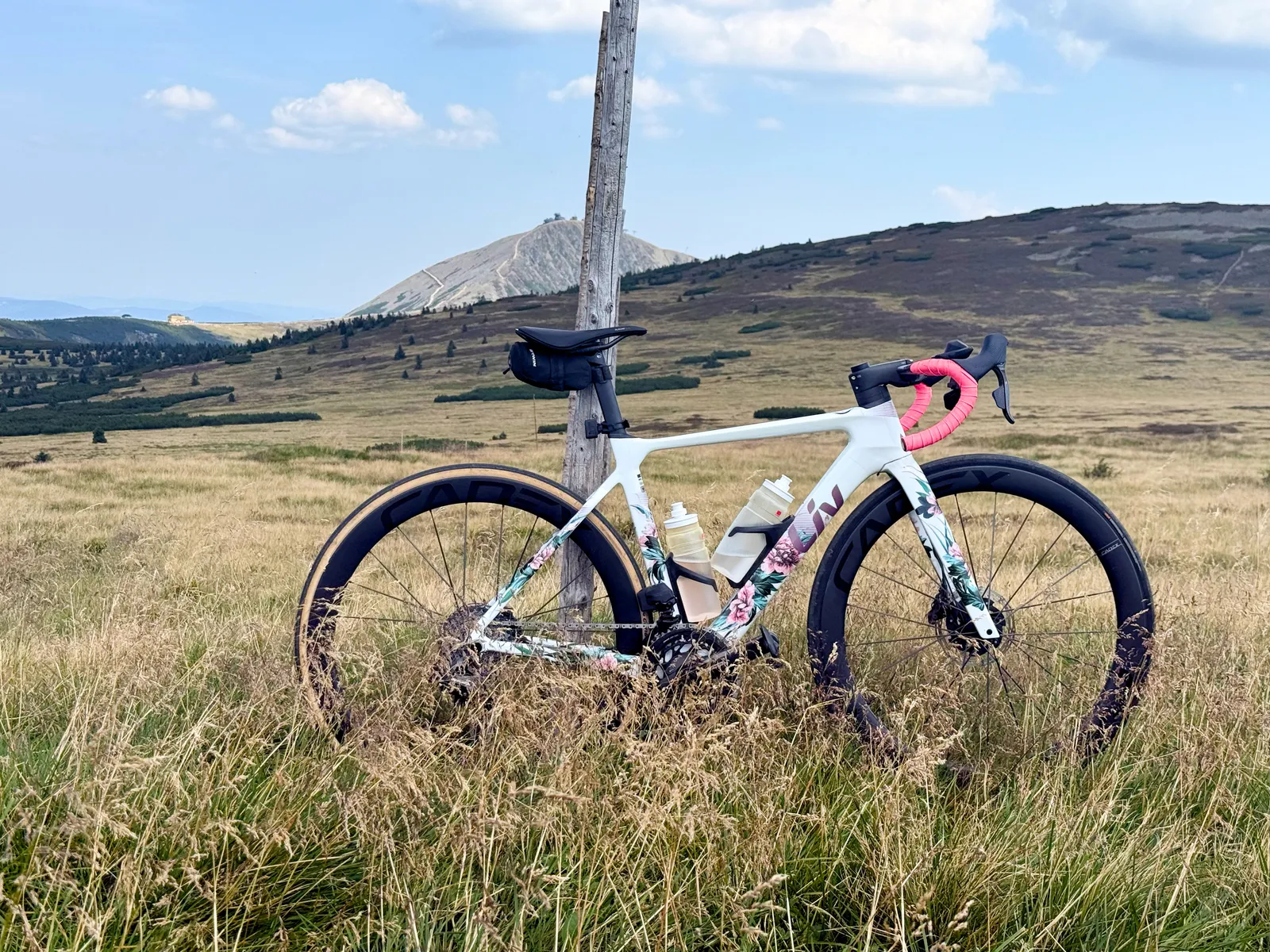 Kto powiedział, że szosa aero nie umie w góry?